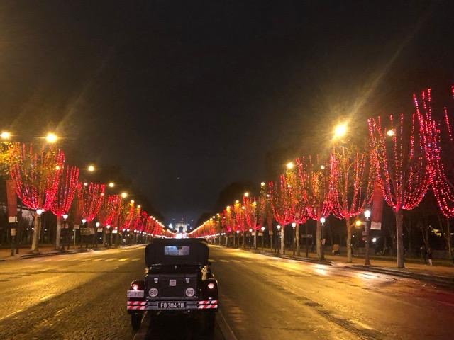 Ford A Champs-Élysées nuit